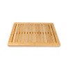 Agrega un toque natural y elegante a tu baño con este tapete de bambú, ideal para mantener tus pies secos y seguros al salir de 