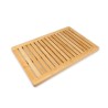 Agrega un toque natural y elegante a tu baño con este tapete de bambú, ideal para mantener tus pies secos y seguros al salir de 