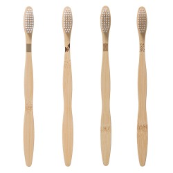 Cuida del medio ambiente con este juego de 4 cepillos de dientes de bambú en color café de la marca 5FIVE. Fabricados en bambú, 
