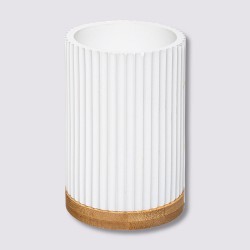 Completa tu conjunto de baño con este vaso en color blanco de la marca 5FIVE. Fabricado en poliresina y bambú, ofrece un diseño 