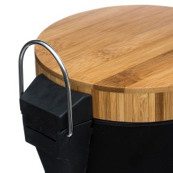 Dale un toque orgánico y elegante a tus espacios con el Bote de Basura Natureo de 3 litros. Su diseño limpio y contemporáneo, co