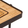 Combina una estructura metálica en color negro con una repisa superior de acabado tipo madera, ideal para colocar tu celular, to