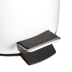 Dale un toque orgánico y elegante a tus espacios con el Bote de Basura Natureo de 3 litros. Su diseño limpio y contemporáneo, co