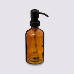 Dosificador de jabón transparente de 250 ml, elaborado en vidrio de alta calidad. Su diseño minimalista y elegante permite visua