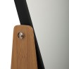 Agrega calidez y estilo natural a tu espacio con el Espejo con Base de Madera, ideal para baños, tocadores o escritorios. Su dis