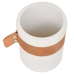 Vaso de cerámica color blanco con aplicación Vini piel color Camel