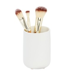 La sostenibilidad se une al almacenamiento con el vaso de cerámica Eco Vanity de iDesign. Este vaso ecológico y multiusos es ide