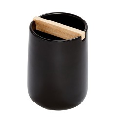 Diseñado con dos secciones divididas para mantener los cepillos de dientes y pasta de dientes al alcance del fregadero. La parte