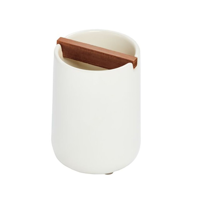 La sostenibilidad se une al almacenamiento con el Porta cepillo de dientes de cerámica Eco Vanity de iDesign. Este vaso ecológic