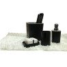 Este elegante set de baño de 4 piezas es la opción perfecta para renovar y armonizar tu espacio de higiene personal. Incluye un 