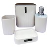 Este elegante set de baño de 4 piezas es la opción perfecta para renovar y armonizar tu espacio de higiene personal. Incluye un 