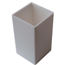 Práctico y funcional vaso cuadrado Wintech blanco, elaborado con 100% acrílico resistente y duradero. Moderno y elegante diseño 