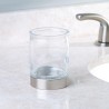 La colección de accesorios de baño westport de interdesing presenta líneas simples y un moderno acabado cepillado. Use el vaso w