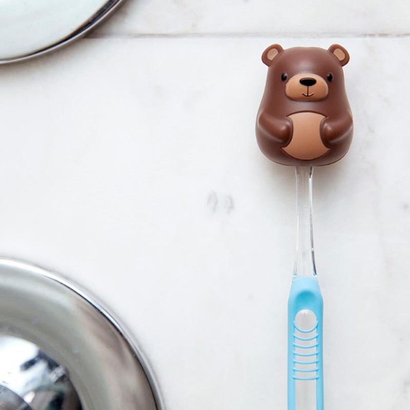 Porta cepillo Kikkerland en forma de oso, ideal para los niños. Las ventosas se adhieren al espejo, azulejo, vidrio y otras supe