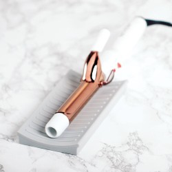Alfombra de silicona resistente al calor, diseñada para proteger las superficies de sus muebles del daño por planchas de cabello