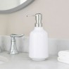 El dosificador Step tiene un estilo elegante, brillante y moderno, que crea una versión contemporánea de un dispensador de jabón