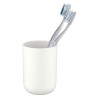 Vaso de higiene dental color blanco para guardar los cepillos y la pasta dental, elaborado con plástico con un acabado superfici
