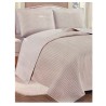 Agrega un toque delicado y acogedor a tu habitación con el Juego de Quilt Marcie tamaño Individual. Su diseño suave y femenino, 