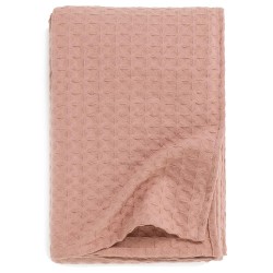 Dale a tu habitación un toque acogedor con la Colcha Panal tamaño Individual, diseñada con una textura tipo panal que aporta est