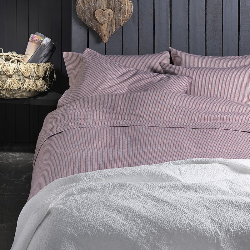 Duerme cómodo y abrigado con el Juego de Sábanas de Franela Matrimonial, ideal para las noches frías. Su tejido de franela suave