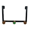 Convierte cualquier puerta en un espacio de almacenamiento adicional con este gancho metálico resistente. Ideal para colgar bols