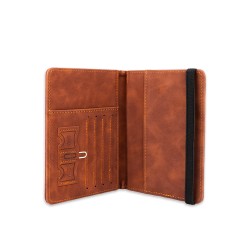 Viaja con estilo y organización con este elegante porta pasaporte. Diseñado para proteger tu documento más importante, este acce