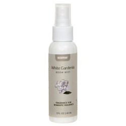 Transforma cualquier espacio con una explosión de frescura floral gracias al Room Mist de 60 ml con aroma a gardenia blanca. Su 