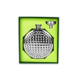 Hidrátate con estilo con esta cantimplora es ideal para llevar tus bebidas favoritas de forma práctica y elegante. Su diseño com