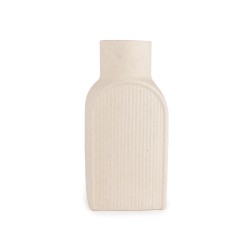 Este florero de cerámica en tono beige es el complemento perfecto para dar un toque minimalista y cálido a cualquier espacio. Su