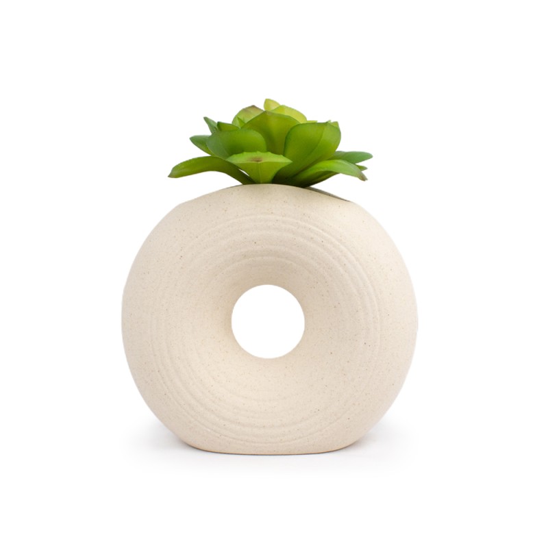 Este florero redondeado es ideal para quienes buscan una pieza decorativa de líneas suaves y estilo contemporáneo. Su forma orgá