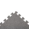 Agrega dinamismo y personalidad a tus espacios con el Tapete Decorativo Puzzle. Su diseño entrelazado tipo rompecabezas no solo 