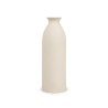 Con un diseño limpio y estilizado, este florero tipo botella aporta un toque moderno y natural a cualquier espacio. Su forma ala
