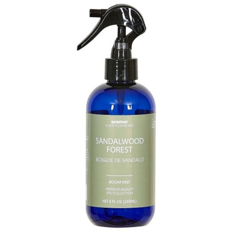 Envuelve tu espacio con la calidez envolvente del Room Mist de 240 ml con aroma a Sándalo. Su fragancia amaderada, suave y recon