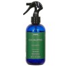 Revitaliza tu ambiente con el Room Mist de 240 ml con aroma a Eucalipto. Su fragancia fresca y herbal despeja el aire y brinda u