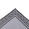 Recibe a tus invitados con estilo con el Tapete de Entrada Grecas. Su diseño de grecas clásicas aporta un toque decorativo atemp