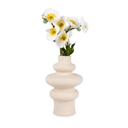 Aporta movimiento y sofisticación a tu decoración con este florero ondulado de diseño contemporáneo. Su superficie texturizada y