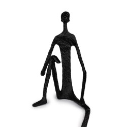 Agrega profundidad y estilo a tu decoración con esta escultura del "Hombre Pensante". Su silueta moderna y minimalista transmite