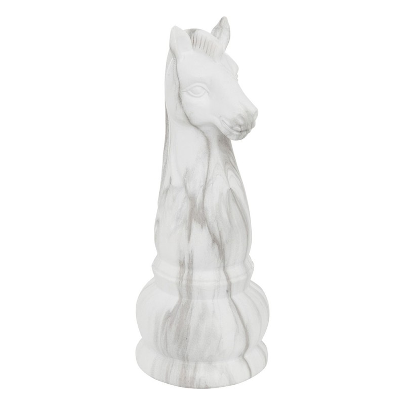 Añade un toque de sofisticación y estrategia a tu decoración con esta elegante pieza de ajedrez Olen. Ideal para estanterías, es