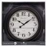 Este reloj de moldura tiene un marco moldeado que imita el metal envejecido. Con manecillas de aluminio y un mecanismo silencios