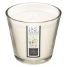 Llena tu espacio de calidez y elegancia con esta vela aromática Nina de 190 gramos. Su fragancia fresca y floral a jazmín crea u