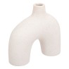 Con sus curvas orgánicas y su formato intermedio, el jarrón de arco "Asy" tiene un cuello esbelto que le permitirá montar unos c