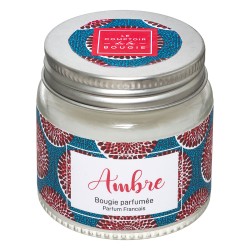 Crea una atmósfera cálida y sofisticada con esta vela aromática de 65g con fragancia a ámbar. Su aroma profundo y envolvente com