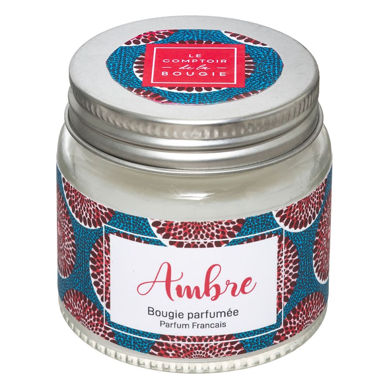 Crea una atmósfera cálida y sofisticada con esta vela aromática de 65g con fragancia a ámbar. Su aroma profundo y envolvente com