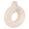 Jarrón de cerámica con acabado moteado en tonos suaves, diseño elegante y textura sutil. Su forma estilizada lo hace ideal para 
