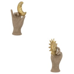 Estas figuras en forma de manos estilizadas que sostienen figuras doradas del sol y la luna. Cada pieza evoca equilibrio, espiri