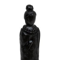 La estatua hailey celebra la figura femenina con líneas suaves y proporciones equilibradas. Su base cuadrada asegura estabilidad