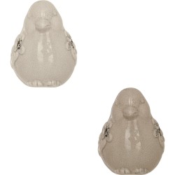 Esta figura decorativa de cerámica en forma de pajarito destaca por su textura craquelada y detalles florales en relieve. Su aca