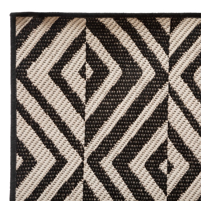 Dale personalidad a tus pisos con el Tapete Decorativo Rombos. Su diseño moderno de figuras geométricas aporta un toque contempo