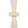 Este candelabro de gran formato combina elegancia y calidez con su diseño trabajado y su sutil tono de color. Perfecto para crea