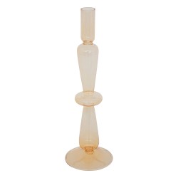 Este candelabro de gran formato combina elegancia y calidez con su diseño trabajado y su sutil tono de color. Perfecto para crea